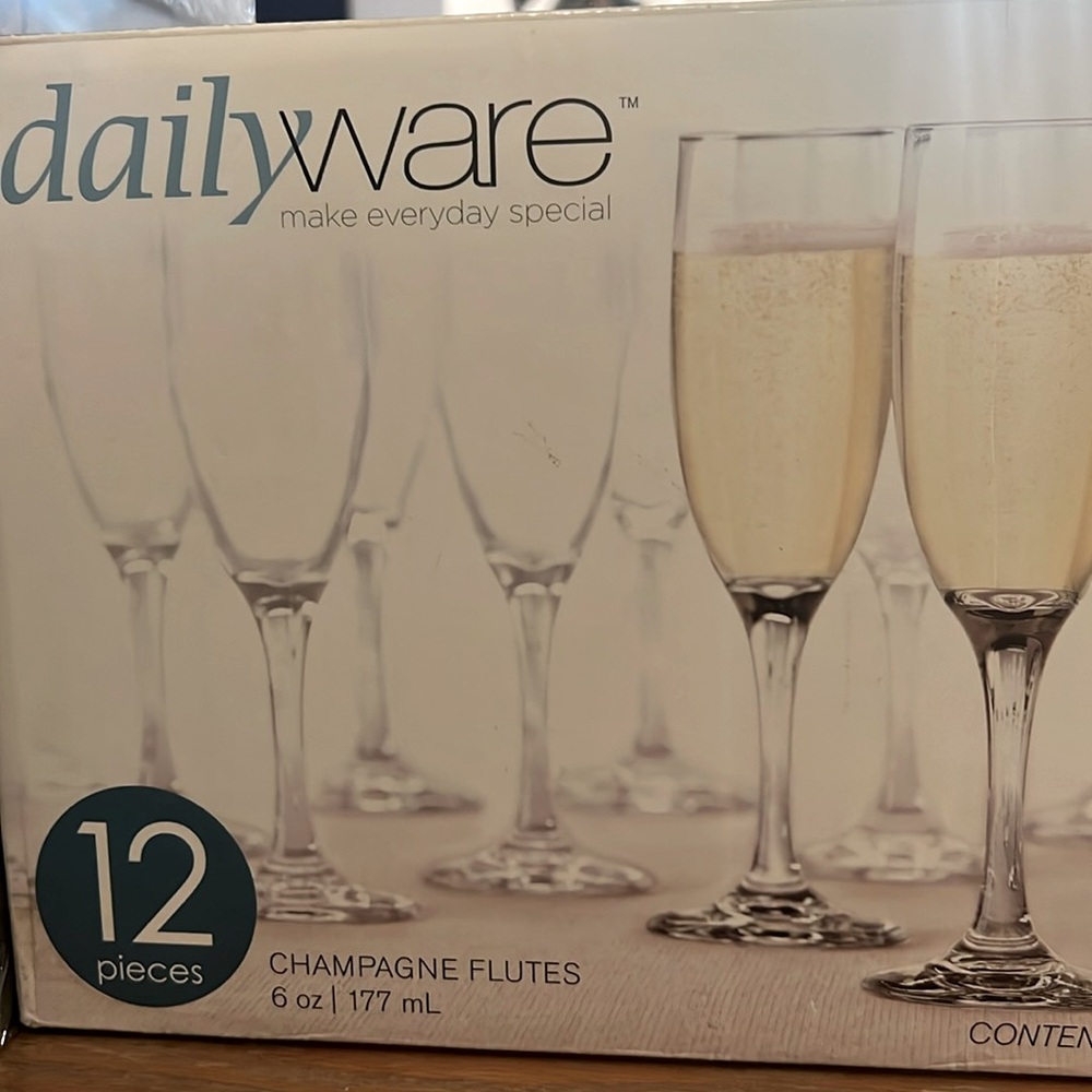 New Champagne Flutes 6oz